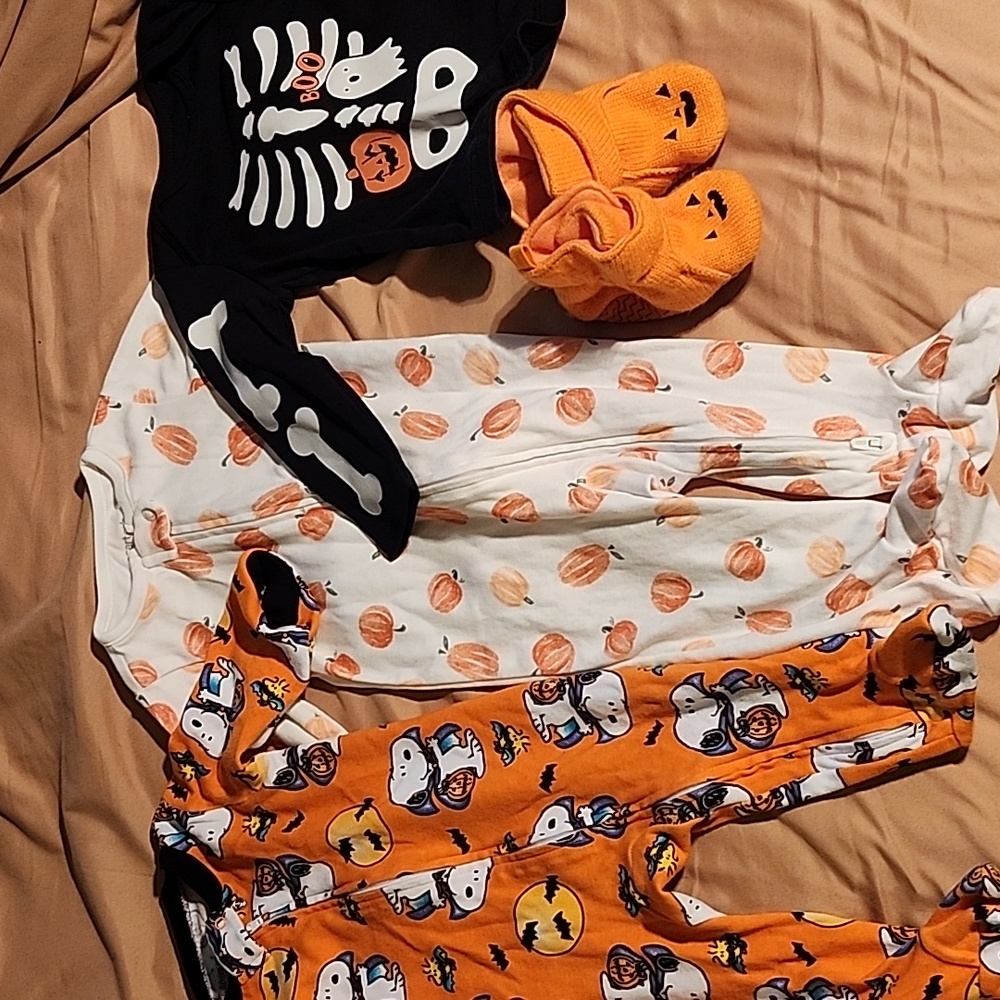 Carters sz 6-9 mos Halloween lot